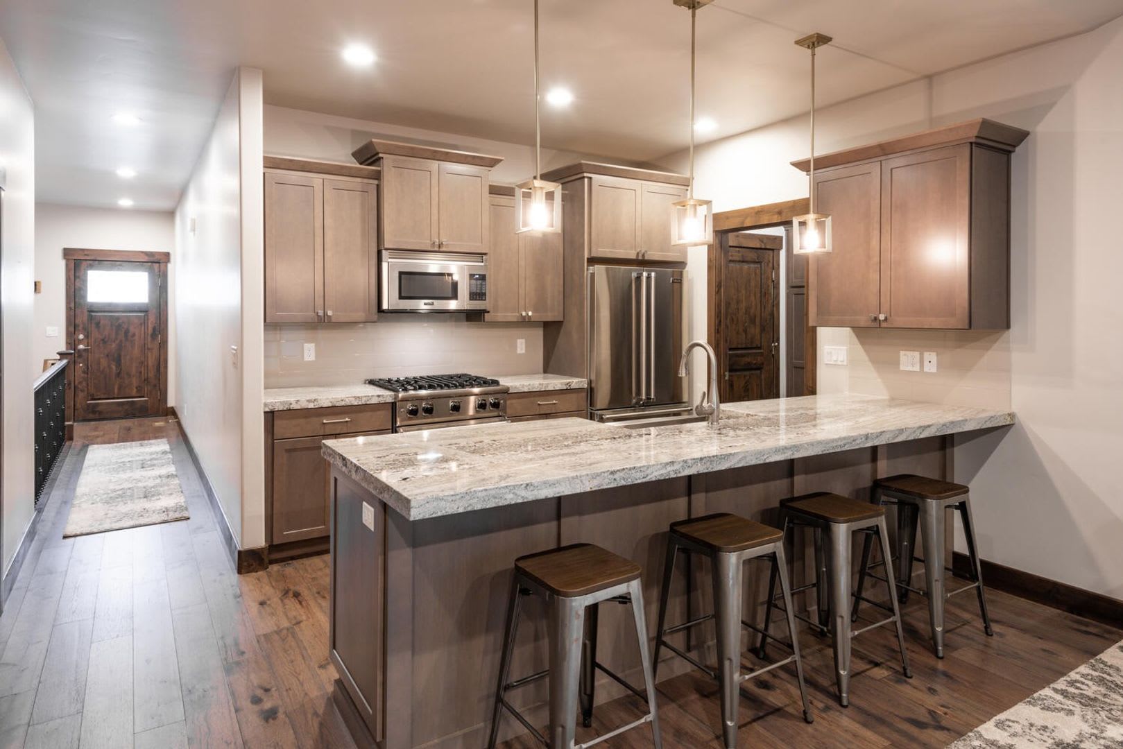 Partially Furnished Modern Townhome In Black Rock Ridge – photo 4