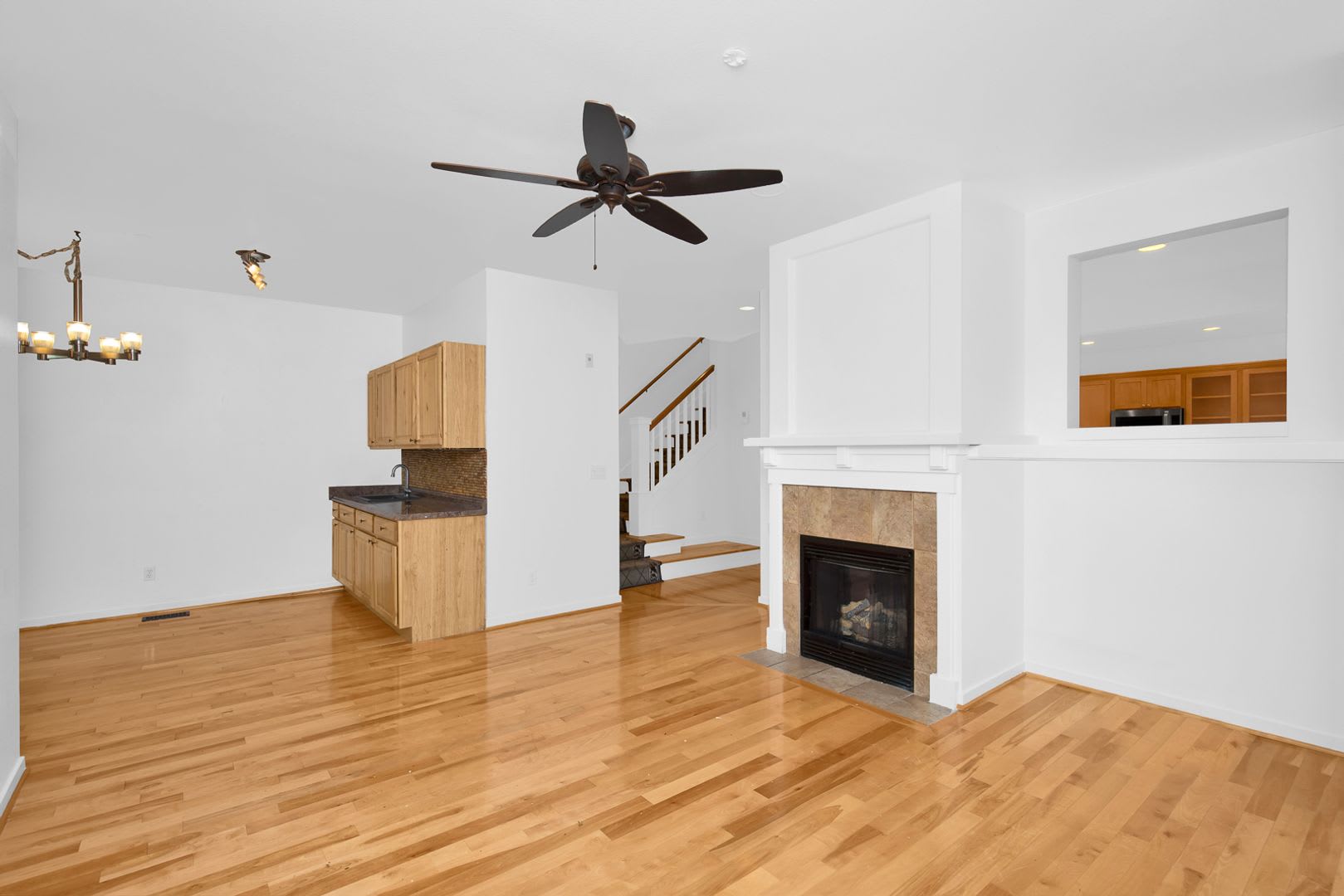 Corner Unit Issaquah Highlands 3 Bedroom Townhouse 2 car Garage – photo 5