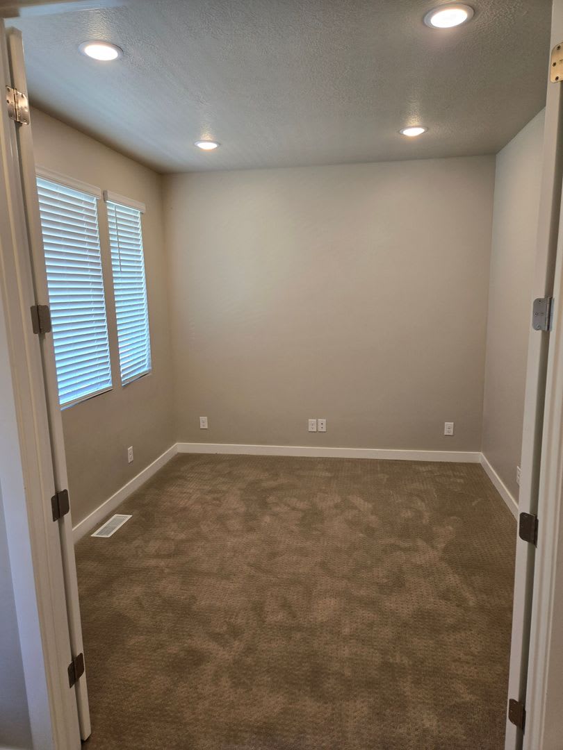 Beautiful 5 Bed 3.5 Bath in Lehi!! – photo 2