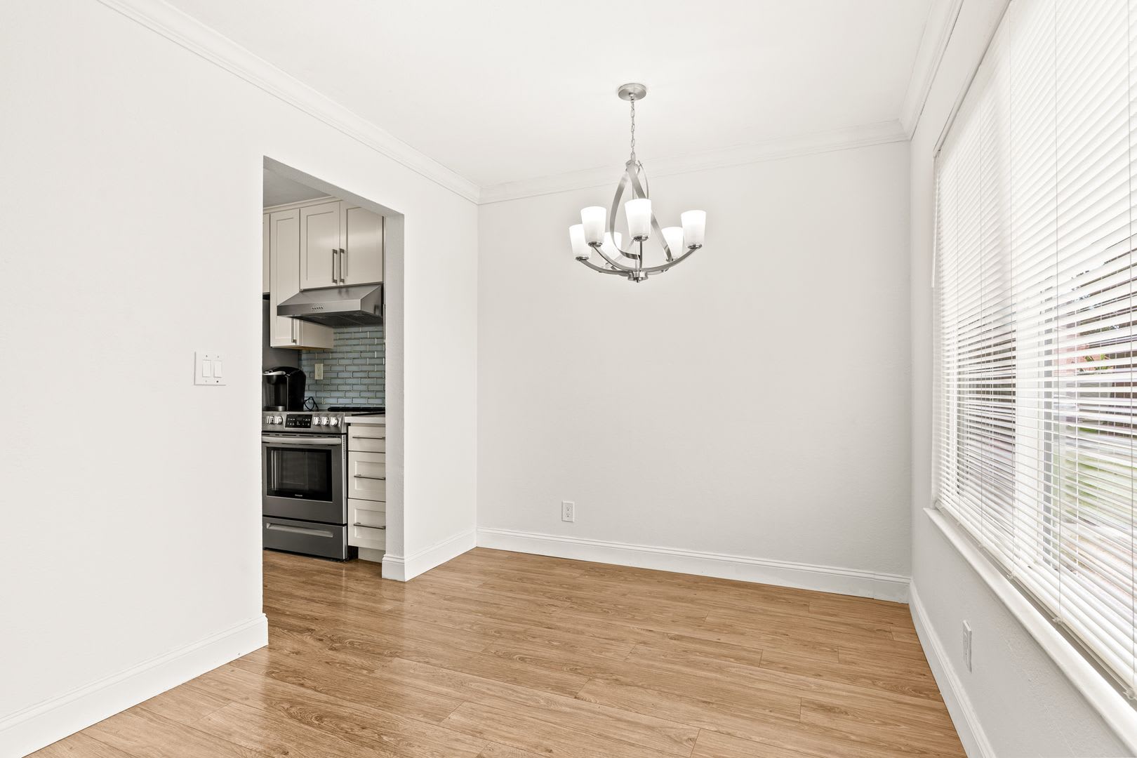 Spacious & Updated 2-Bedroom Townhouse in Union City – photo 5