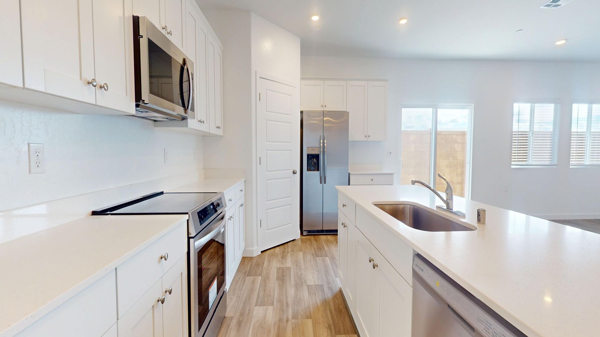 **** MOVE IN SPECIAL- 1/2 OFF FIRST MONTH RENT ****3231 Carambola Ave. Clovis, CA 93619 – photo 3