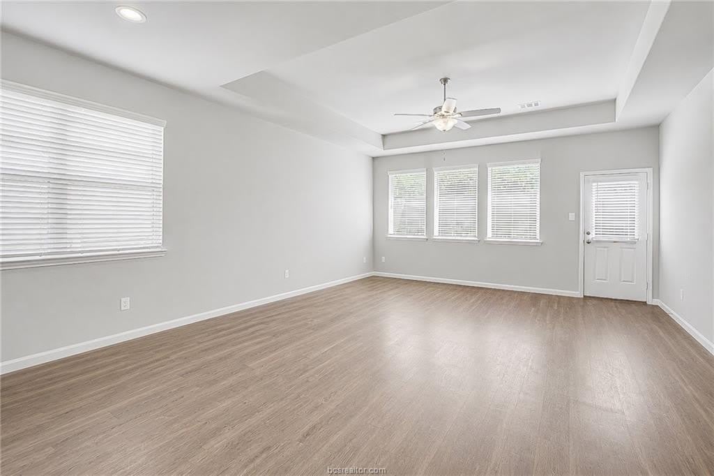 982 Crossing Drive – photo 2