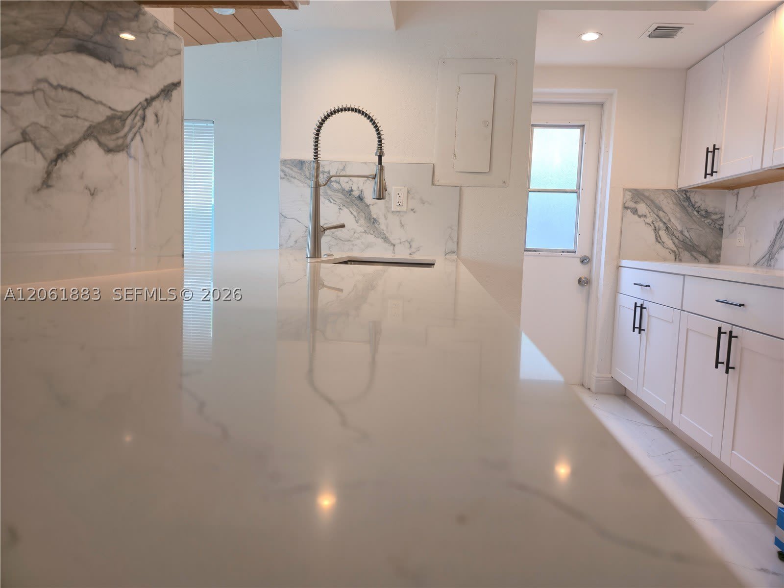 1141 SW 8th Ter – photo 4