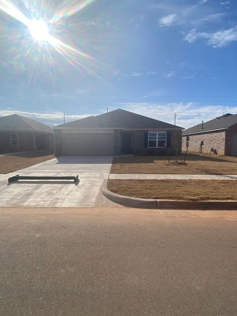 Discover This Modern 3-Bedroom, 2-Bathroom Home in Shadow Valley – photo 3