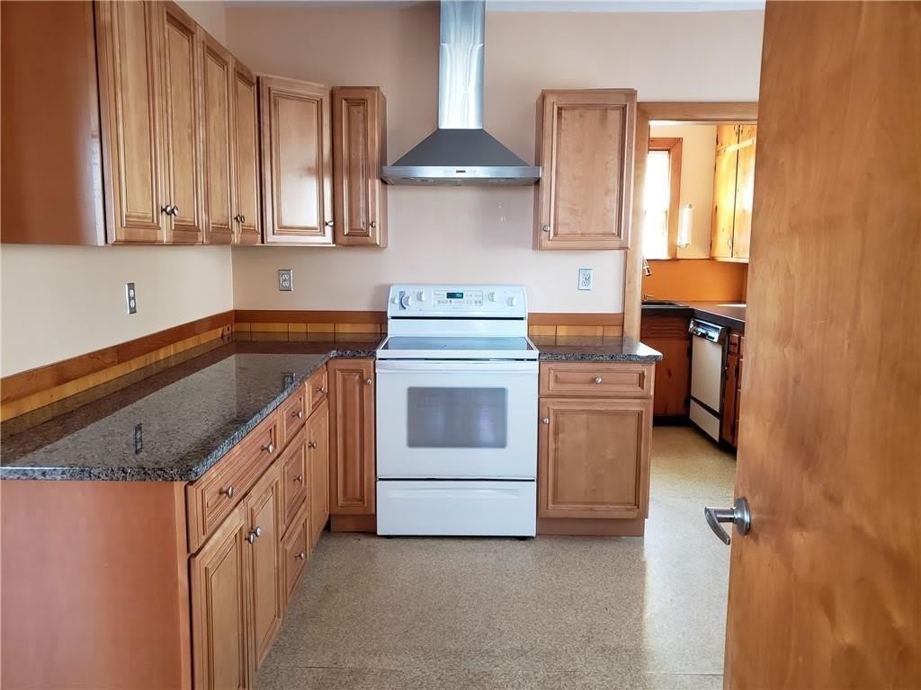 40 E Barrows Street – photo 1