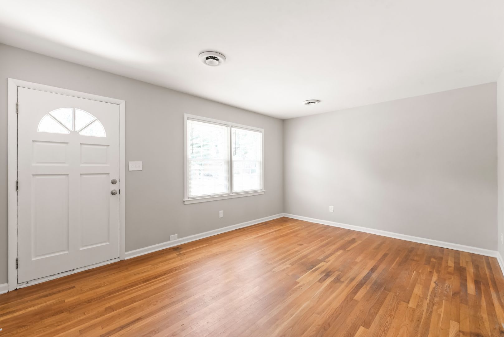 4 Bedroom Ranch w/ Fenced Yard – photo 4