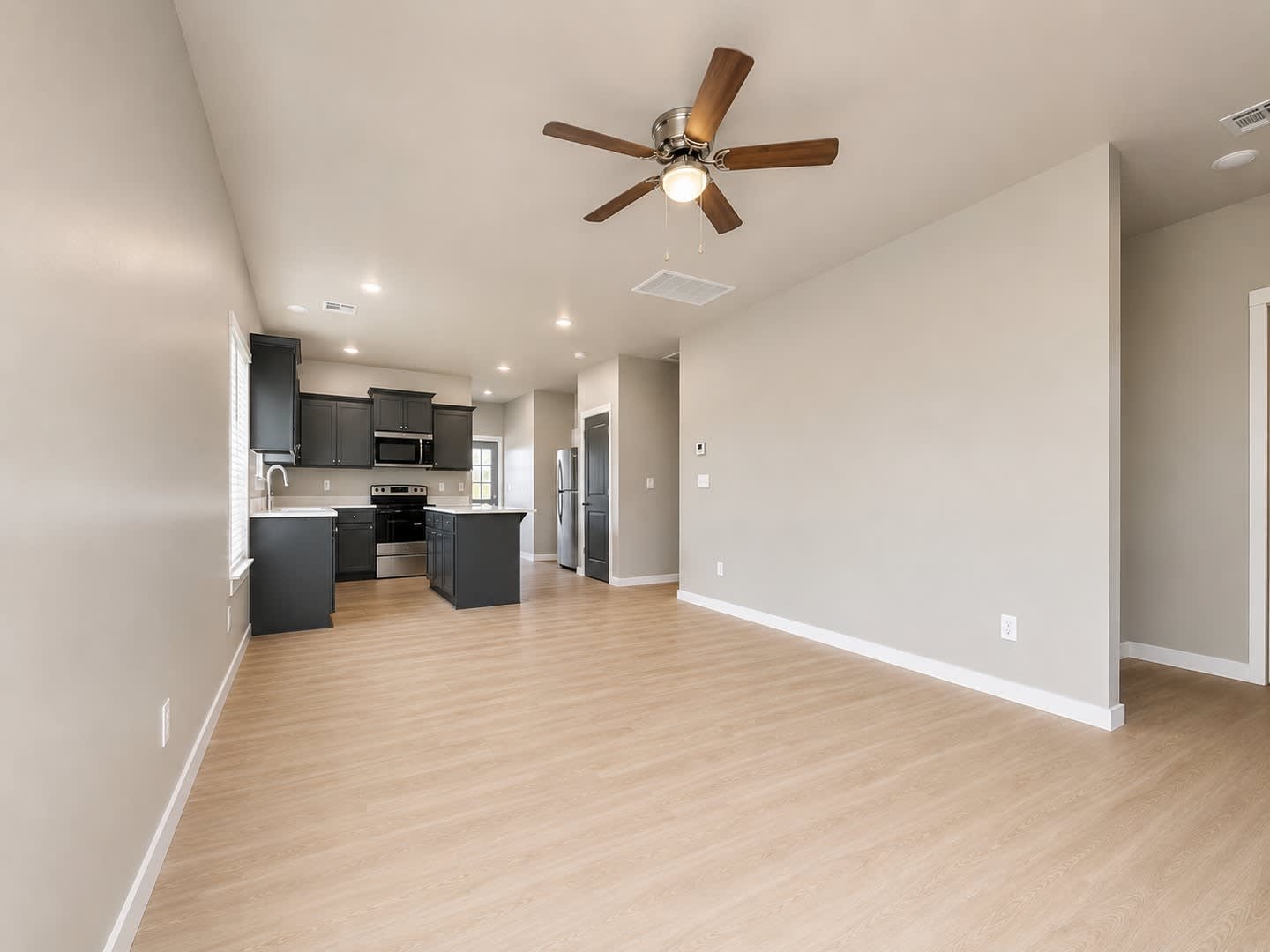 Beautiful New 3 Bedroom Home With Modern Finishes – photo 5