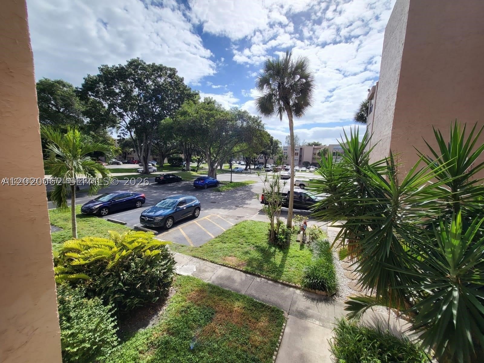 9440 Live Oak Pl – photo 2