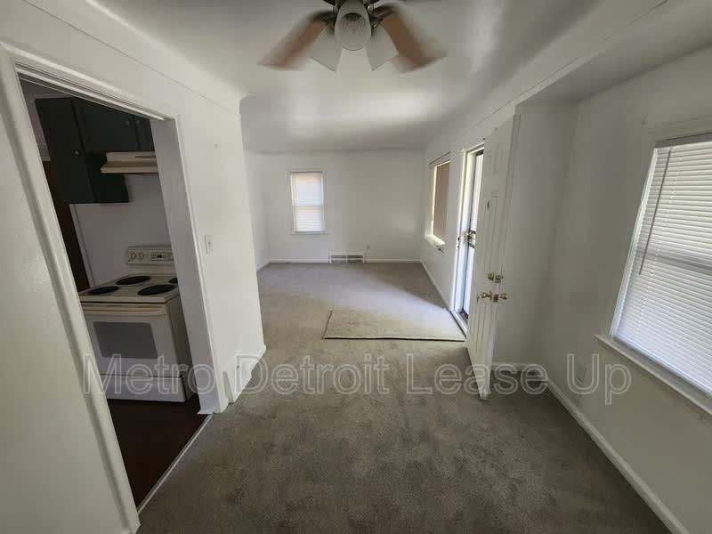 19455 Avon Avenue – photo 4