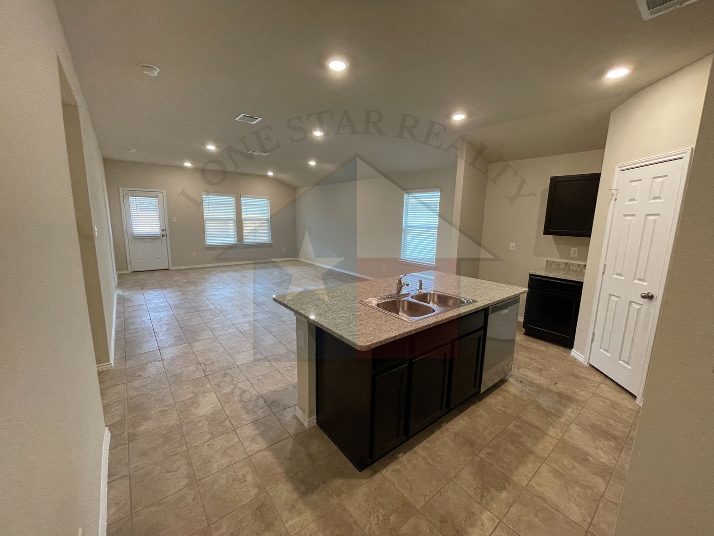 4-Bedroom House for Rent in Killeen – photo 4