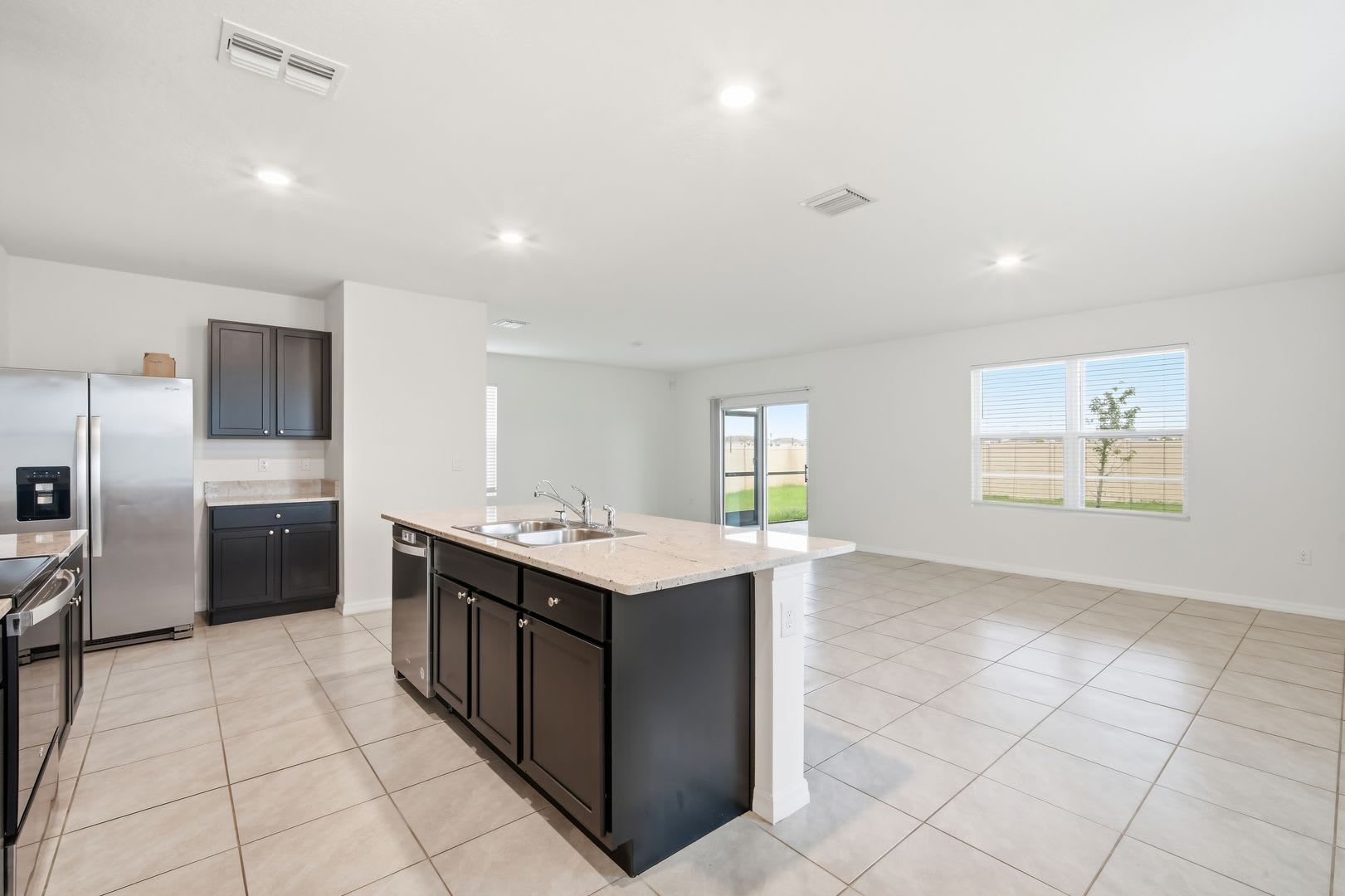Freshly Updated 4-Bedroom Home in Avalon Park West – Move-In Ready! – photo 5