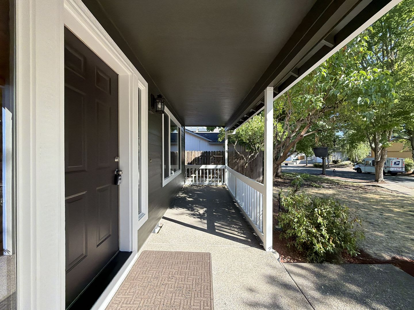 Spacious 4 Bedroom Beaverton Home with 2-Car Garage, Open Kitchen, Two Living Areas & Large Backyard – photo 4