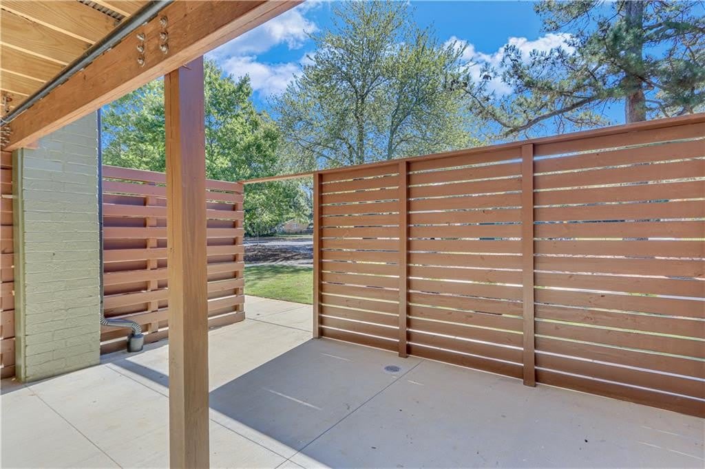 710 Jesse Jewell Parkways SE – photo 3