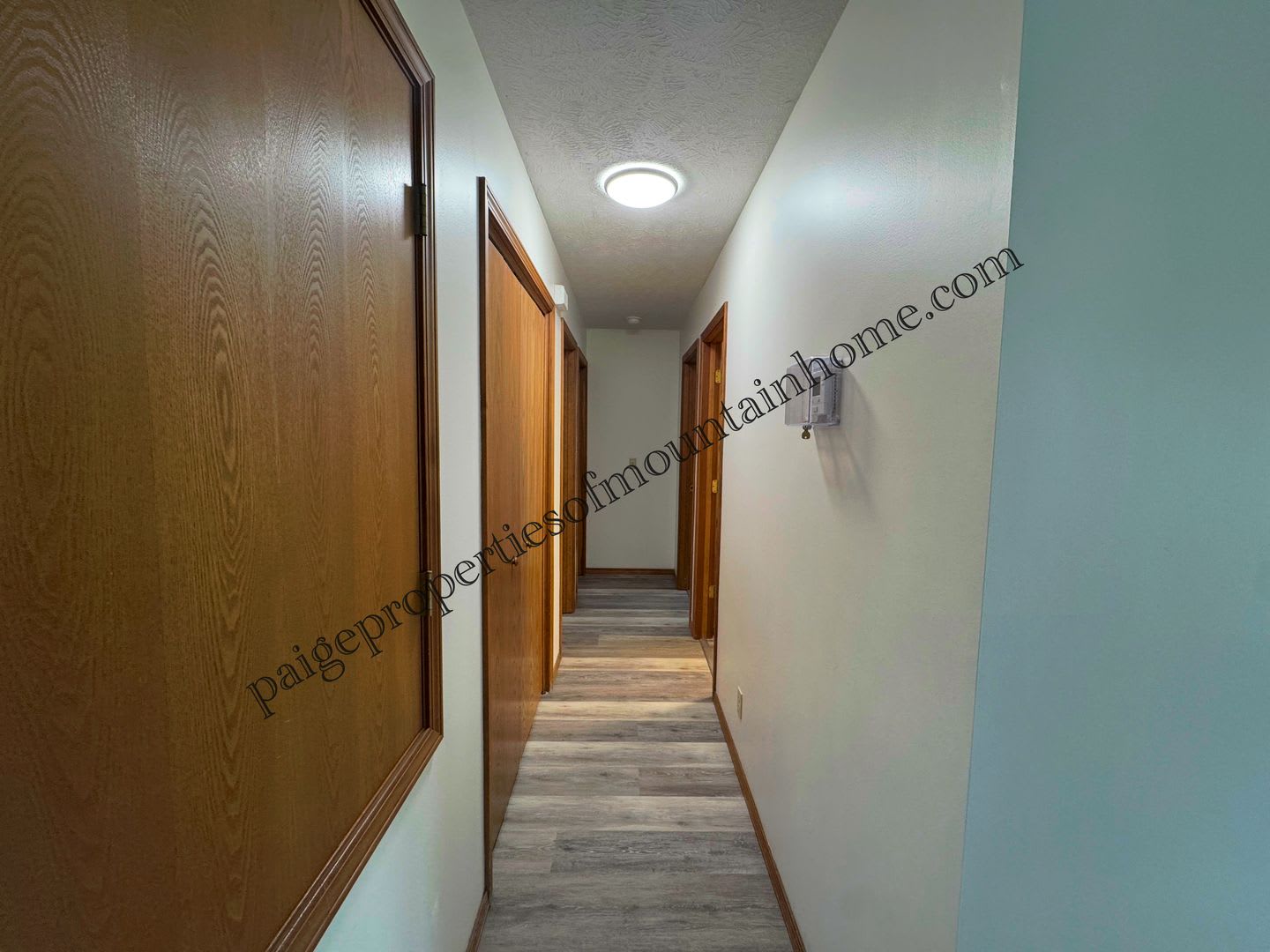 Bright & Spacious 3 Bed / 2 Bath Home in Town! – photo 3