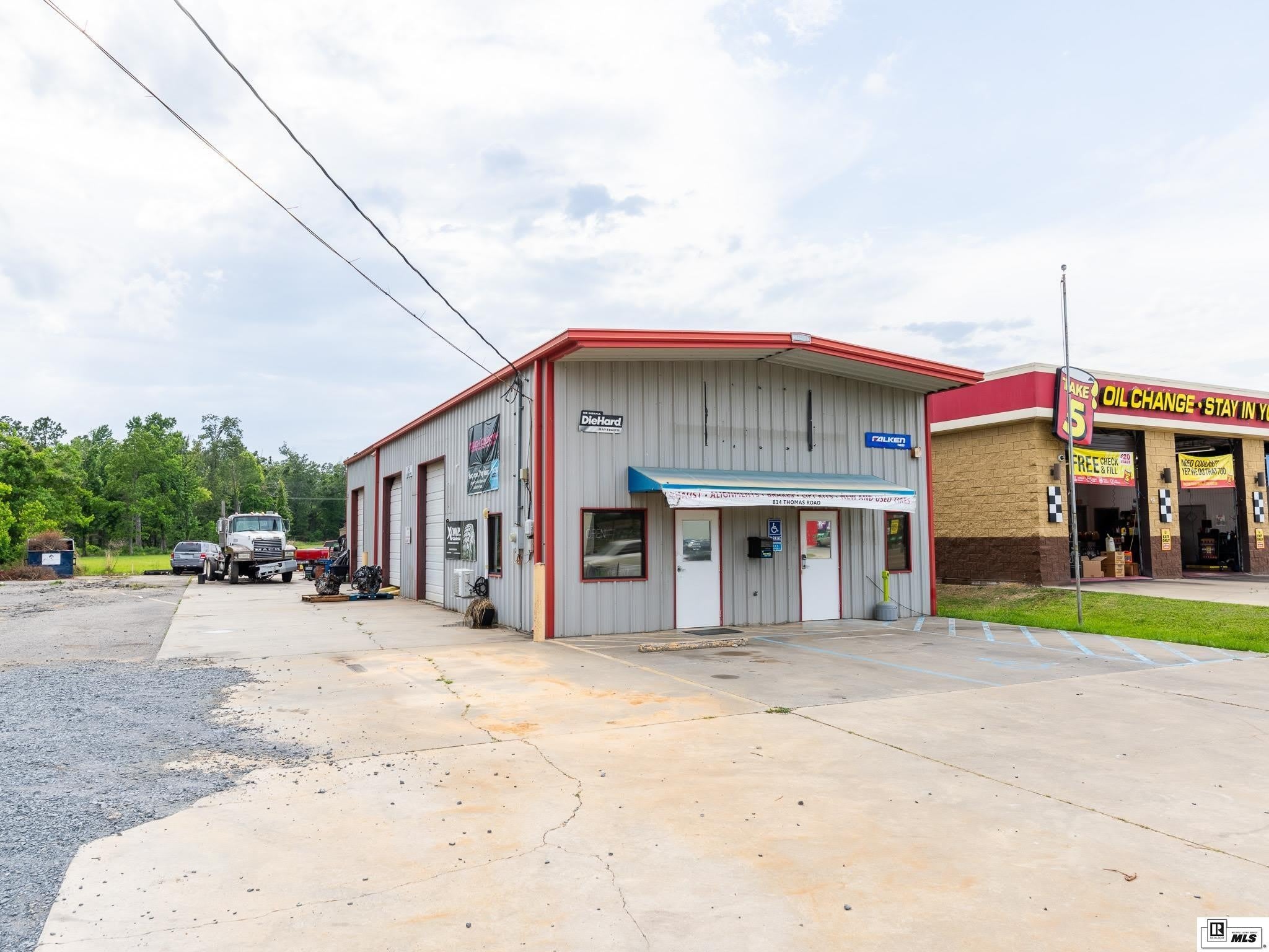 814 THOMAS ROAD – photo 1