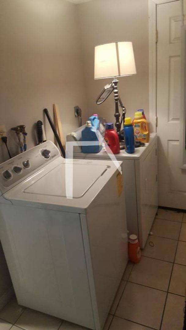 Charming 6 Bedroom-No Broker Fee – photo 3