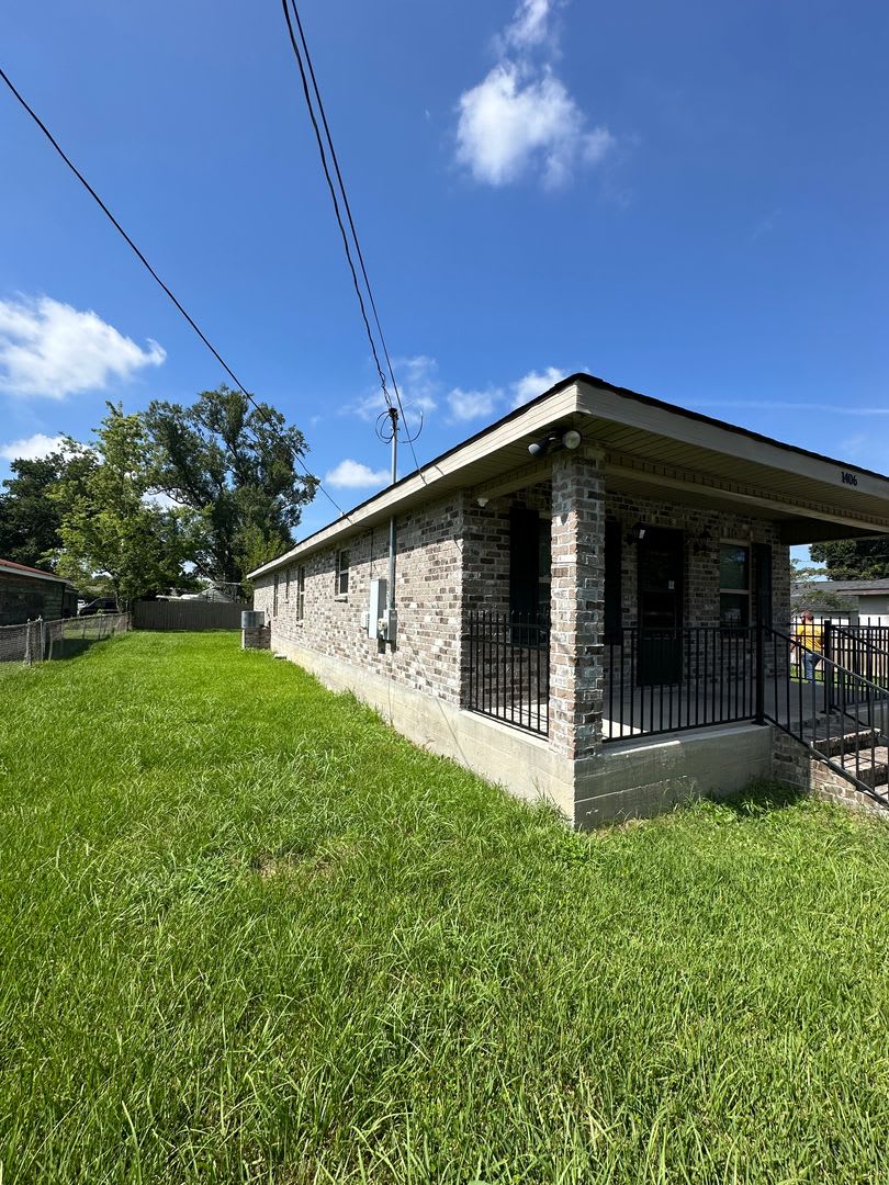 Like New 3 Bedroom 2 Bathroom Home – photo 2