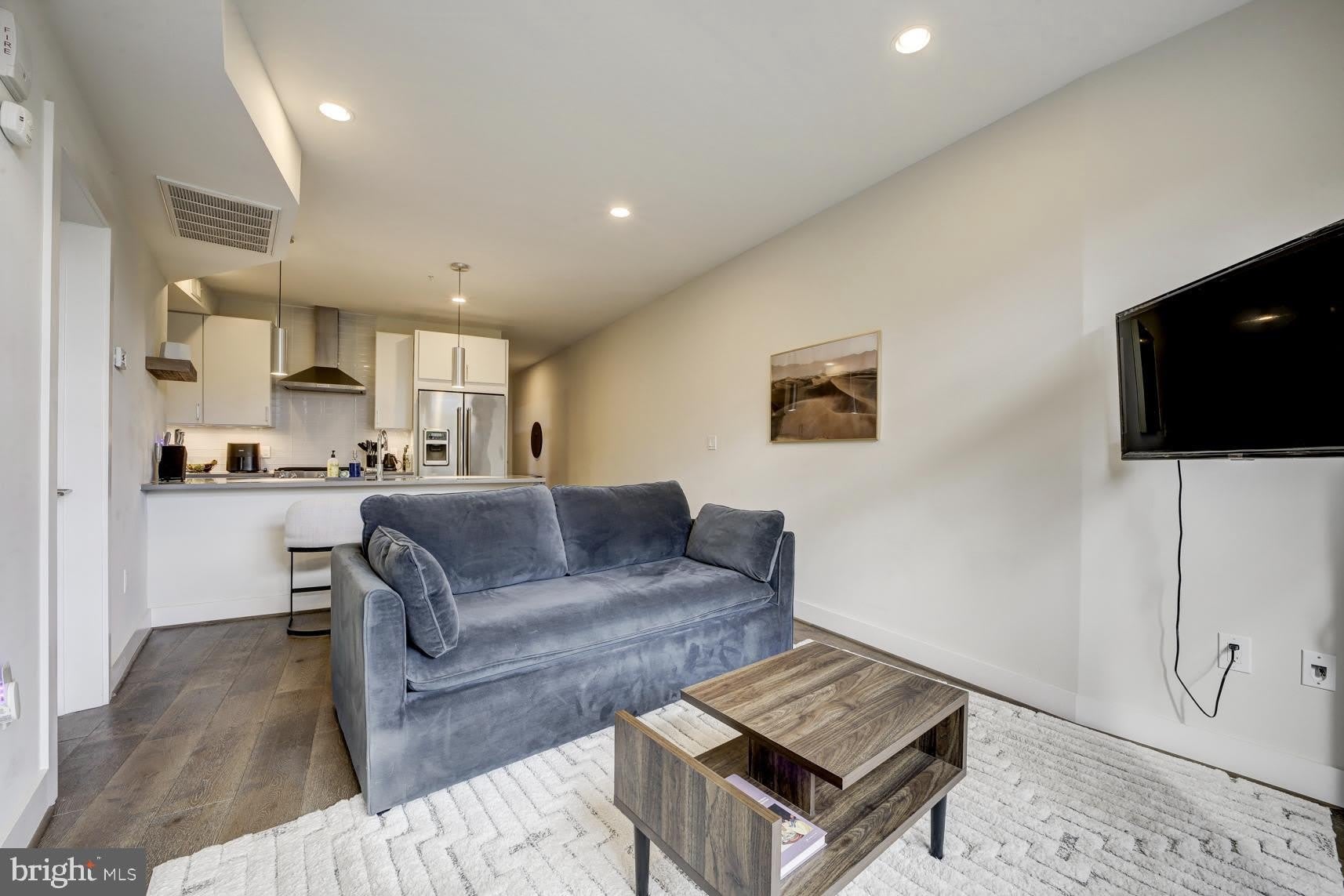 2337 CHAMPLAIN Street NW – photo 4