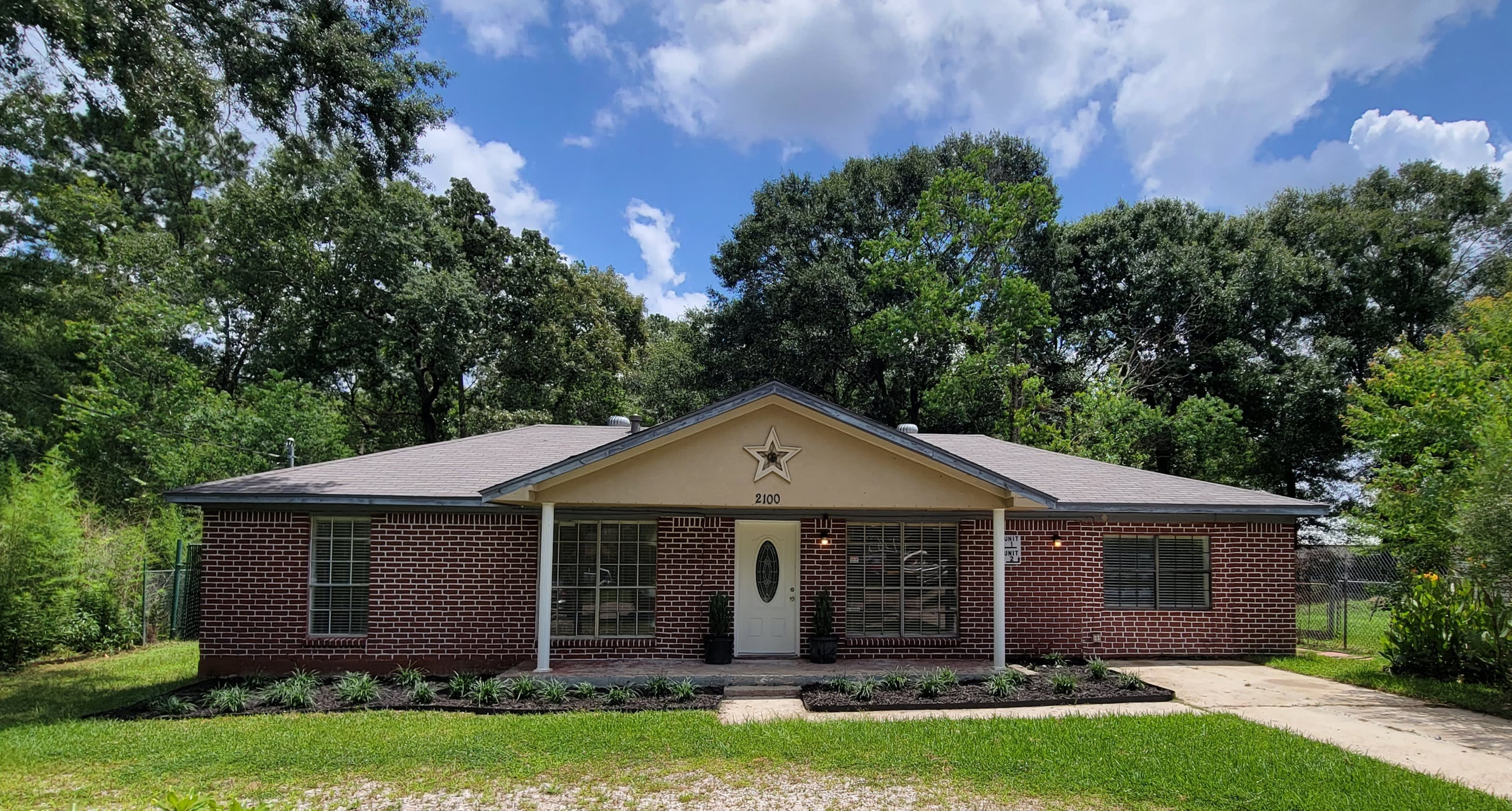 2100 Hill Top Ct – photo 1