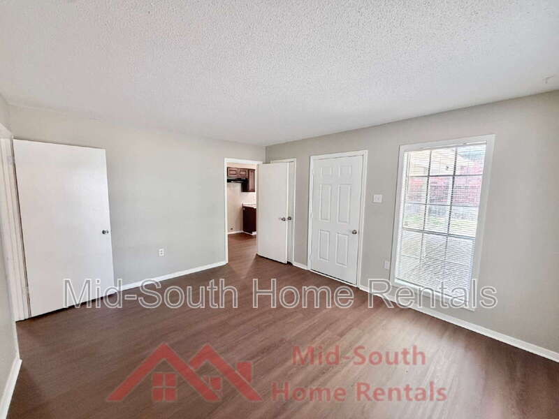 729 Blackstone Ln – photo 1