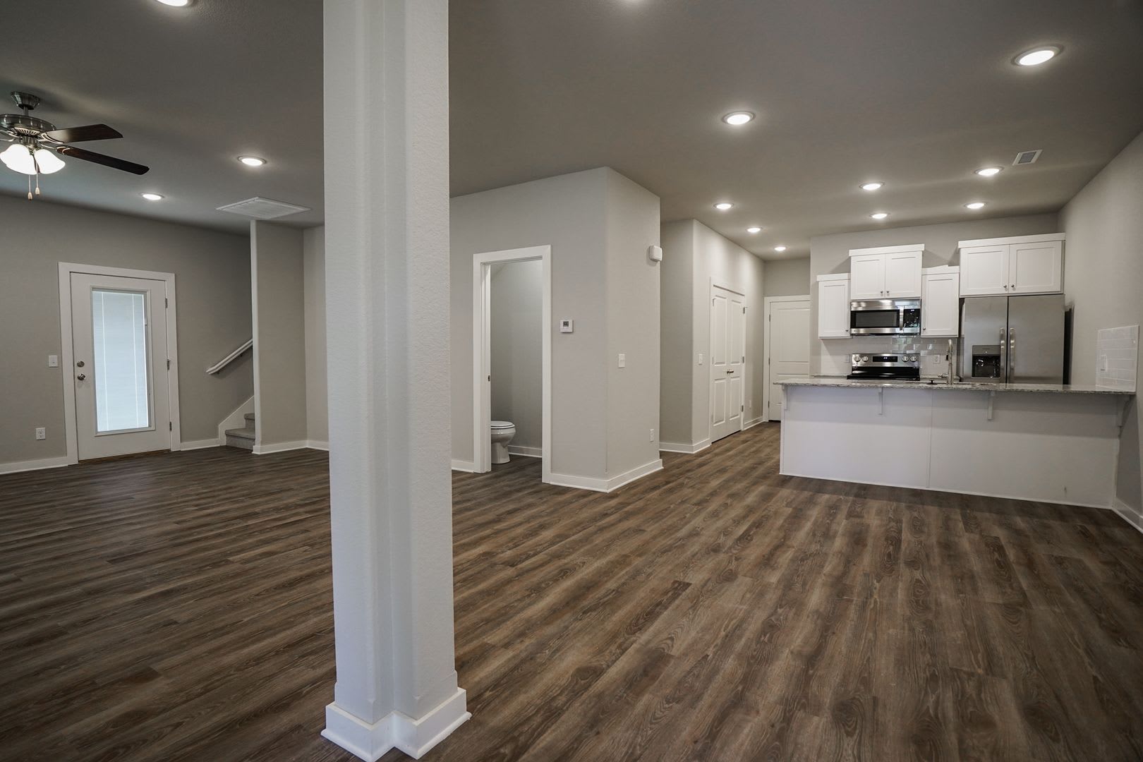 4 bedroom 3.5 bath home! – photo 2