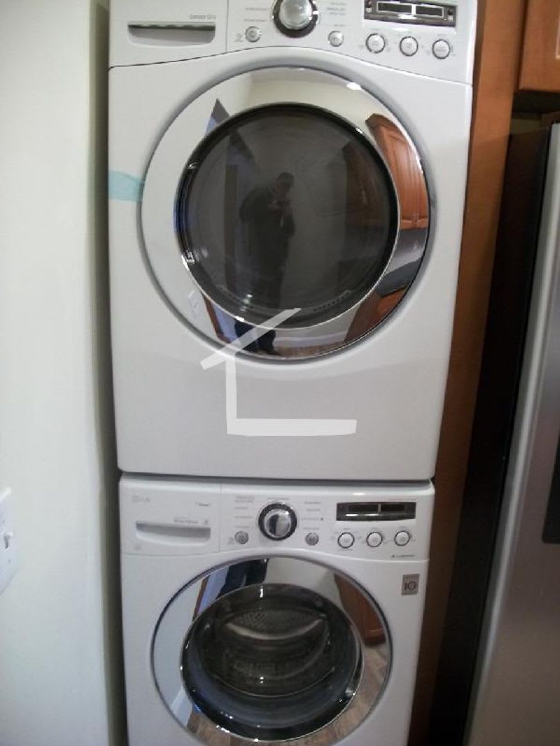Perfect Apt for BU students! Laundry in Unit! 4 Bathrooms! Modern and Spacious – photo 2