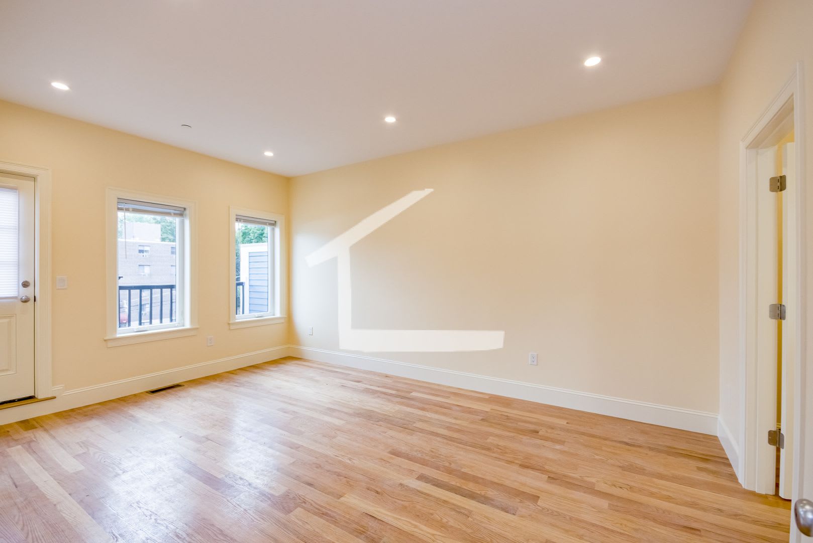 Charming 4 Bedroom-No Broker Fee – photo 3