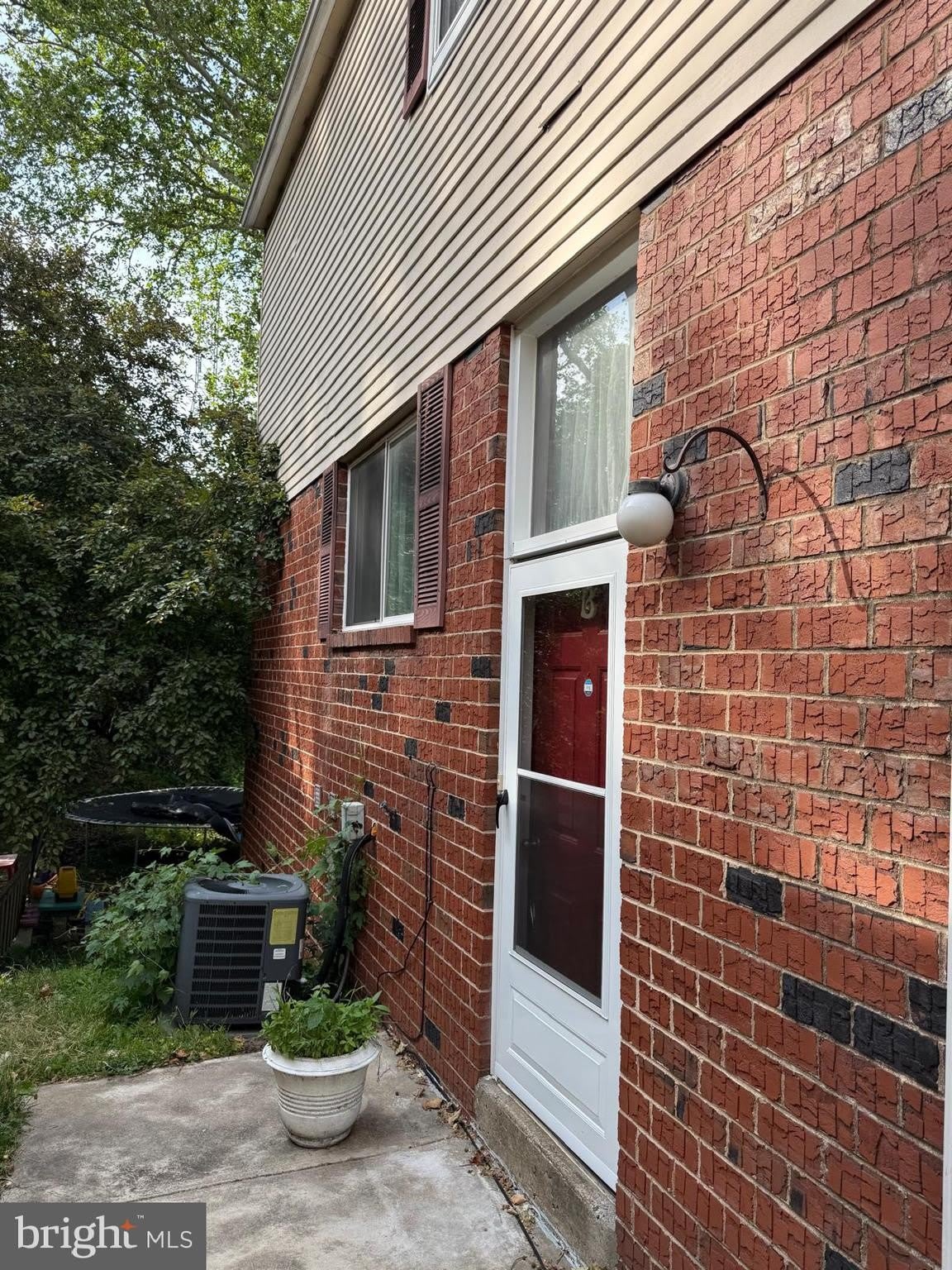 9388 NEIL Road – photo 1