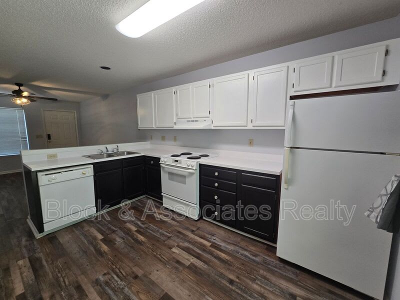 606 English Court – photo 2