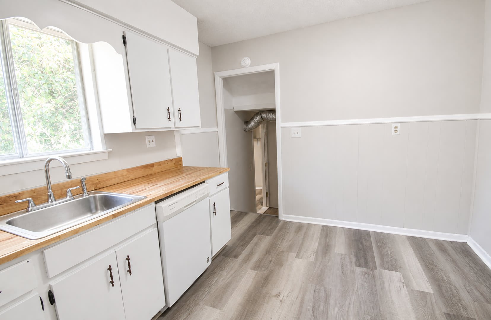 Pet-Friendly Duplex in East Ridge with Fenced Yard & Bonus Room! $350 Off First Month! – photo 4