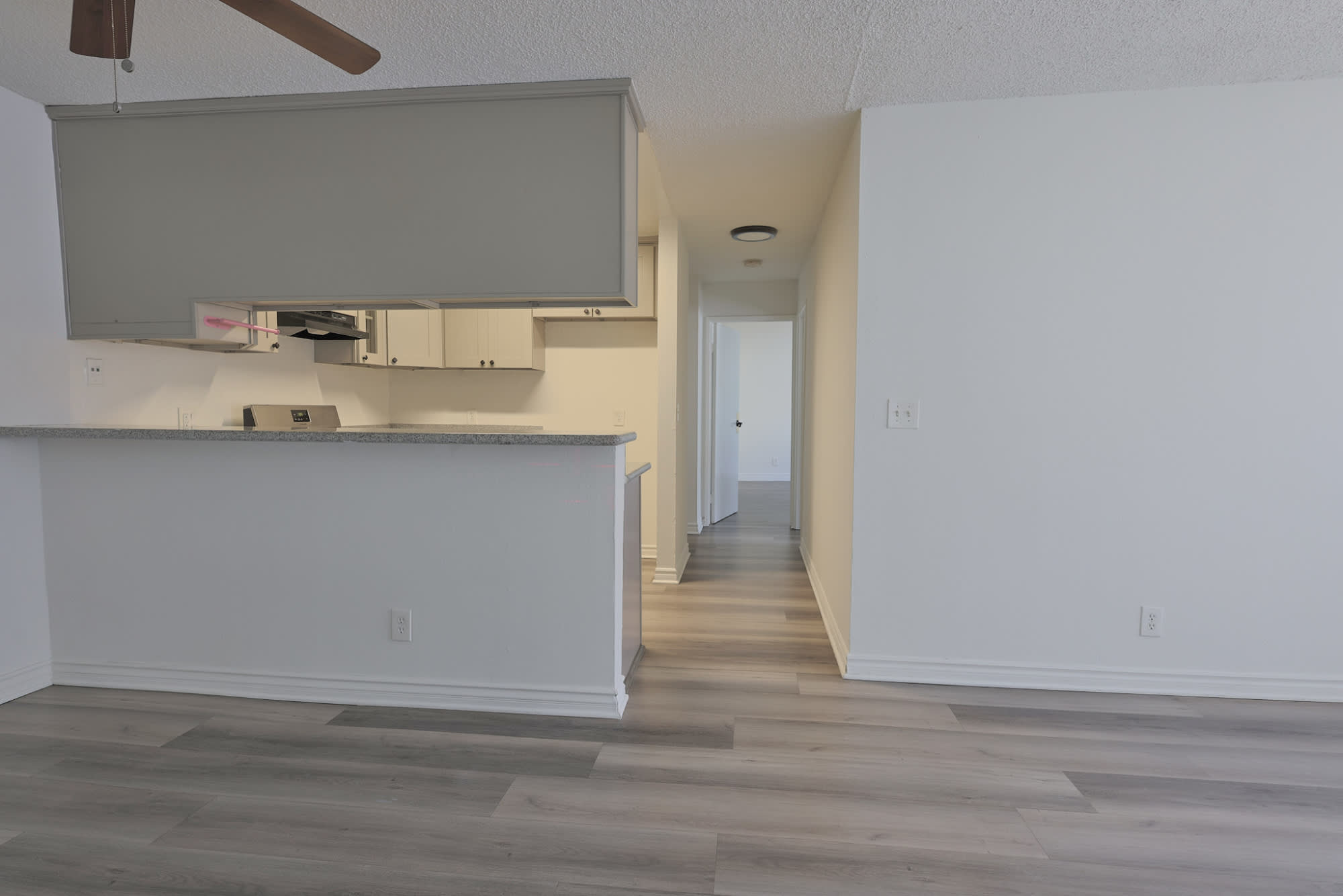 943 Elden Ave – photo 4