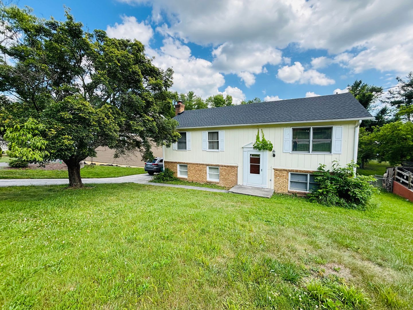 4 Bedroom, 2 Bath House – photo 2