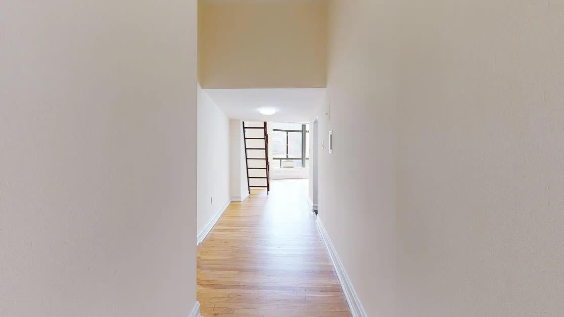 4 Astor Pl – photo 2
