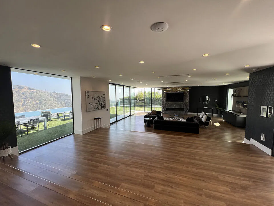 2110 Hercules Dr – photo 2