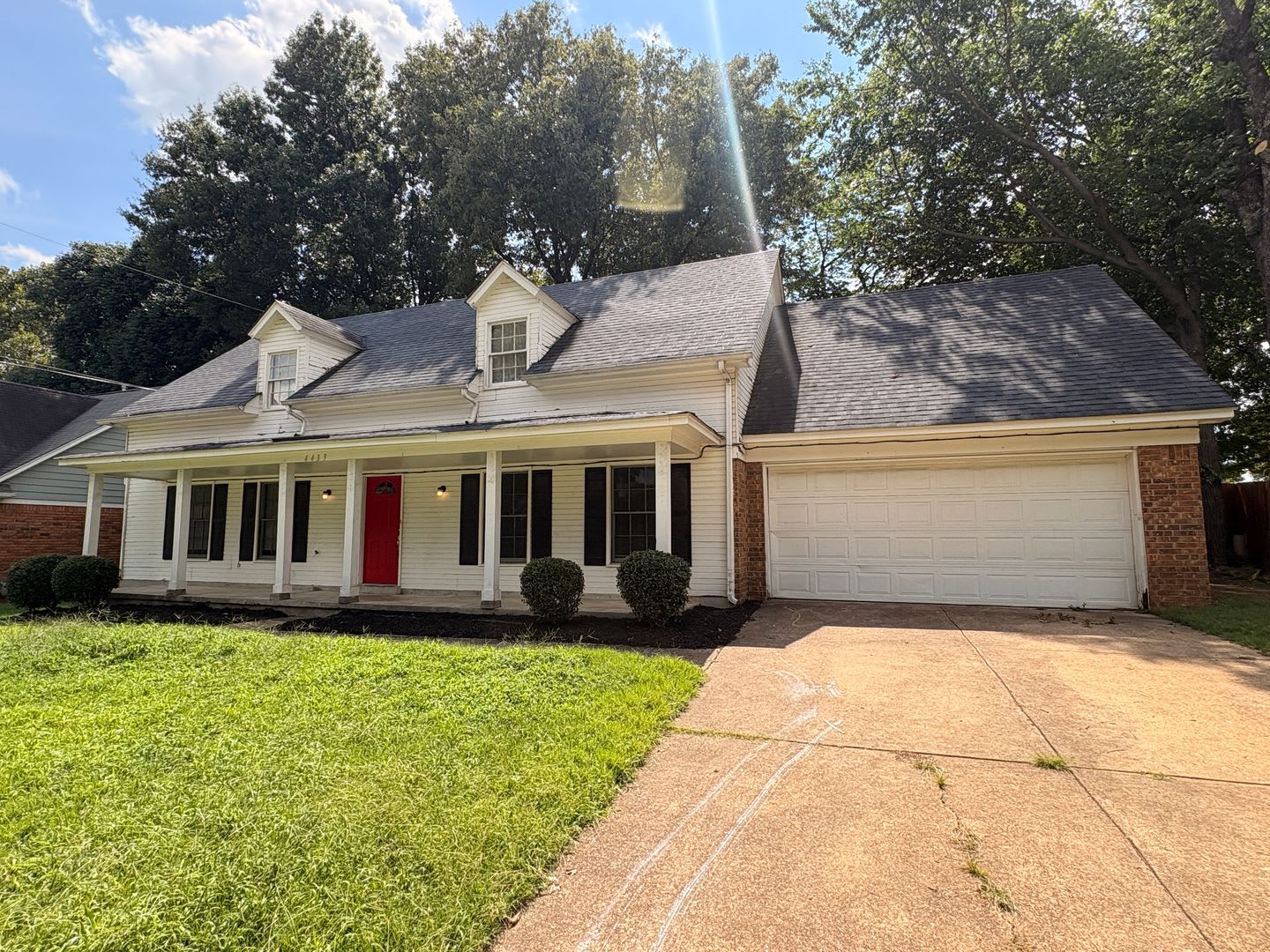 Spacious Home Freshly Painted and New Carpeted! Fully Fenced in Back Yard. – photo 1