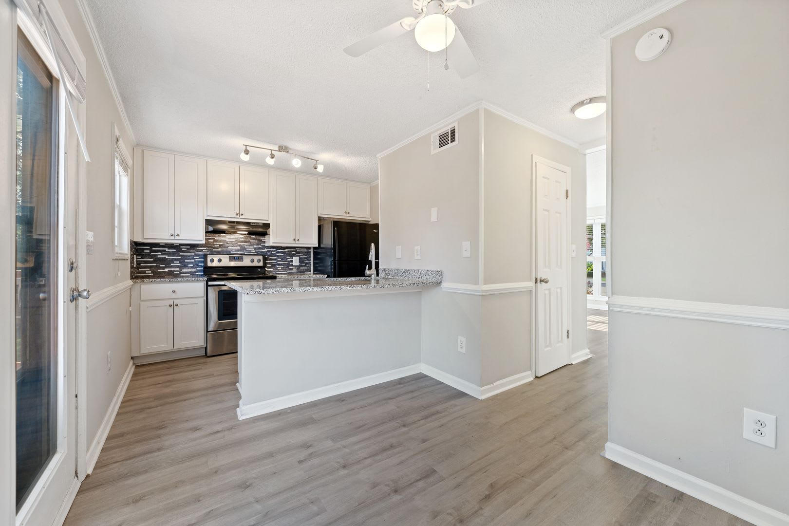 Introducing a Charming End Unit Townhouse near Downtown Durham with 2 Beds/1.5 Baths – photo 5