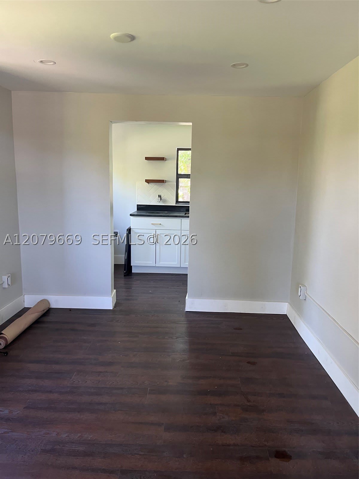 821 N Tamarind Ave – photo 5