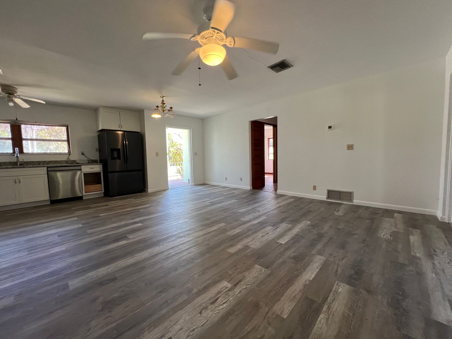 1 200 Annual Lease Plus Water Electric Fees 1 Bedroom 1 Bath Duplex Historic Downtown Punta Gorda – photo 4