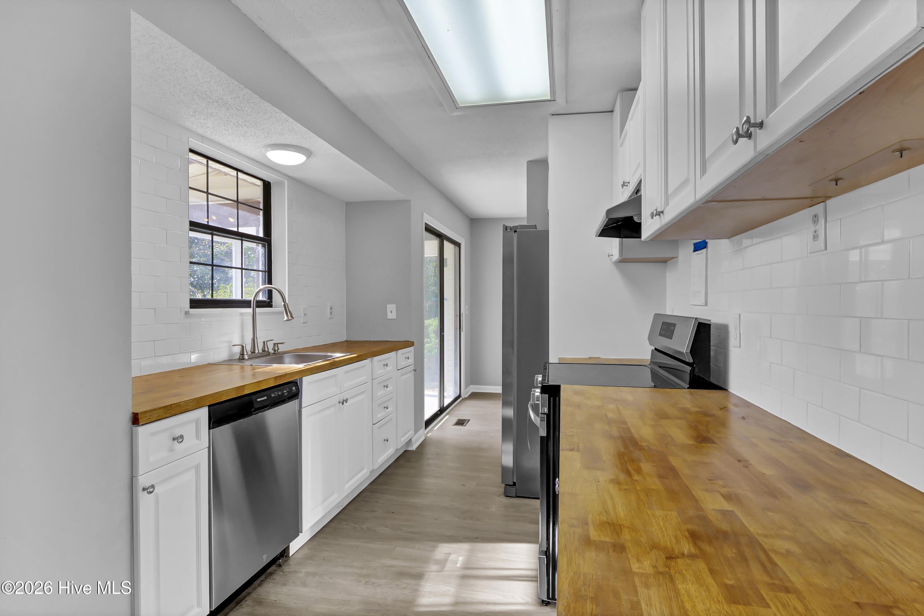 139 Charter Drive – photo 4