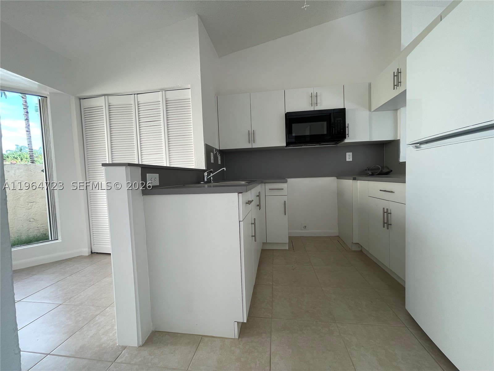 1210 San Remo Cir – photo 3