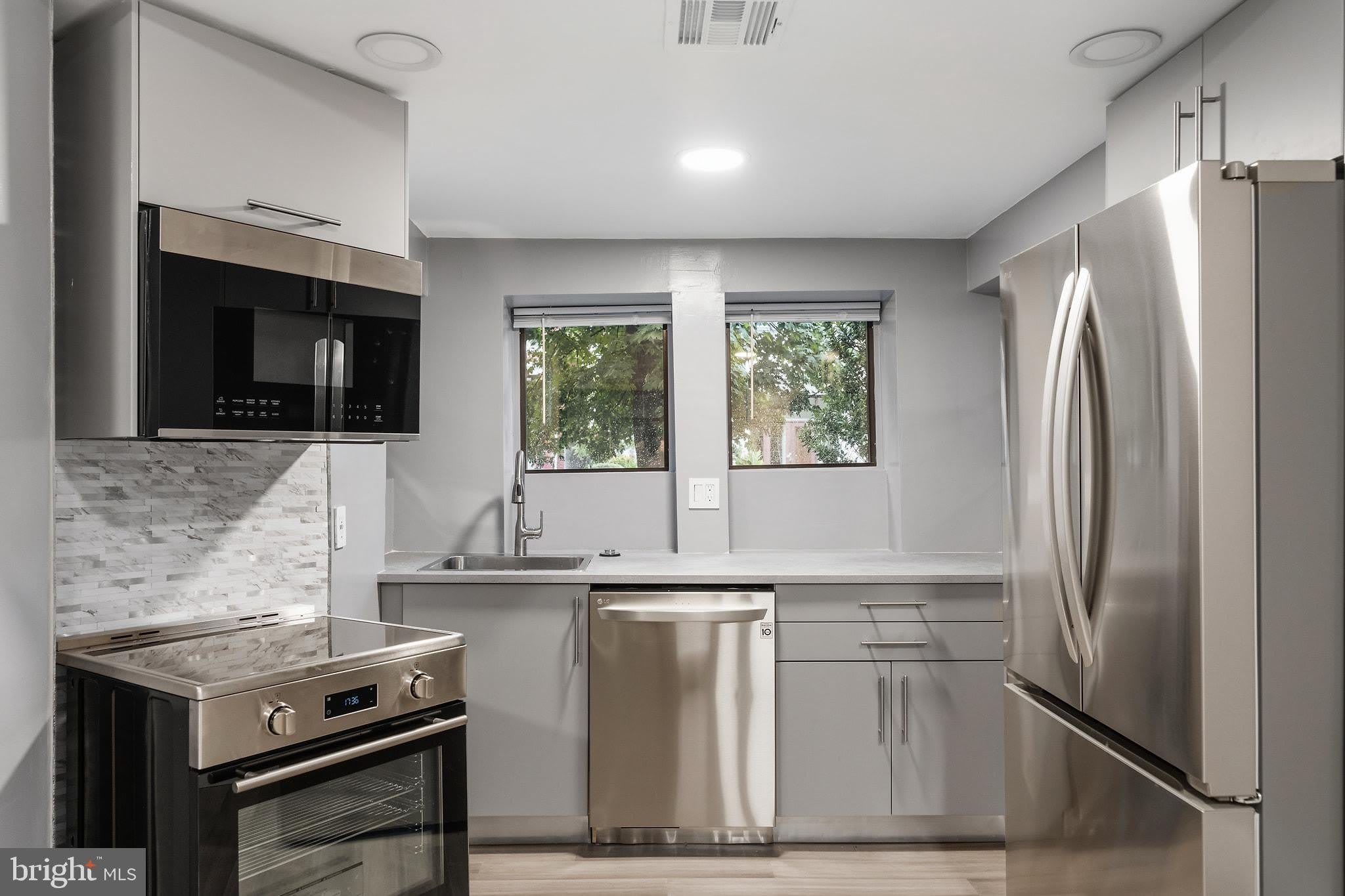 313 F Street NE – photo 3