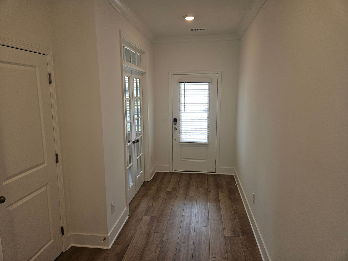 Like New Traditional Farmhouse Style Home – photo 5