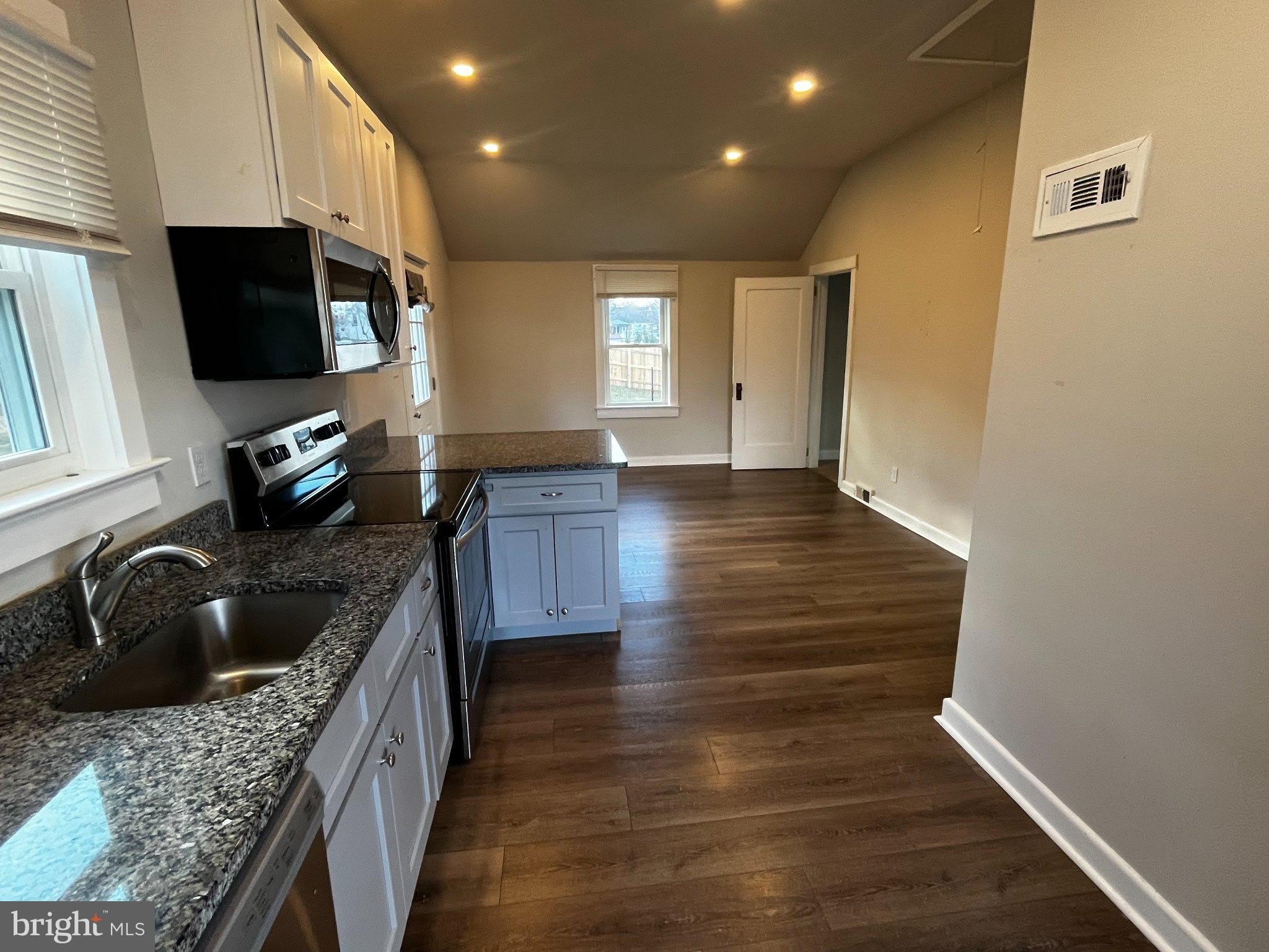 3718 NORWOOD Avenue – photo 3
