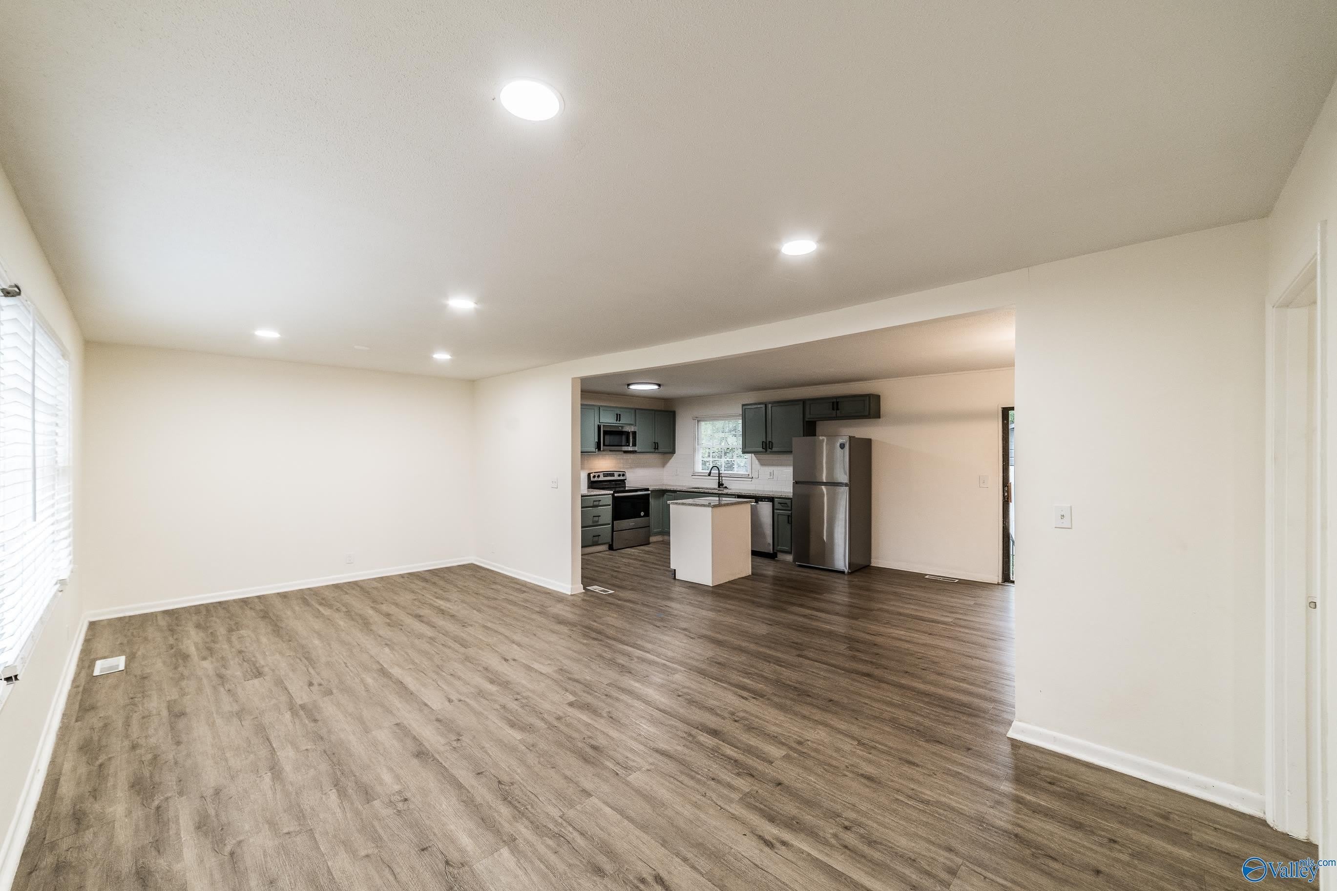 307 Meadowbrook Drive – photo 2