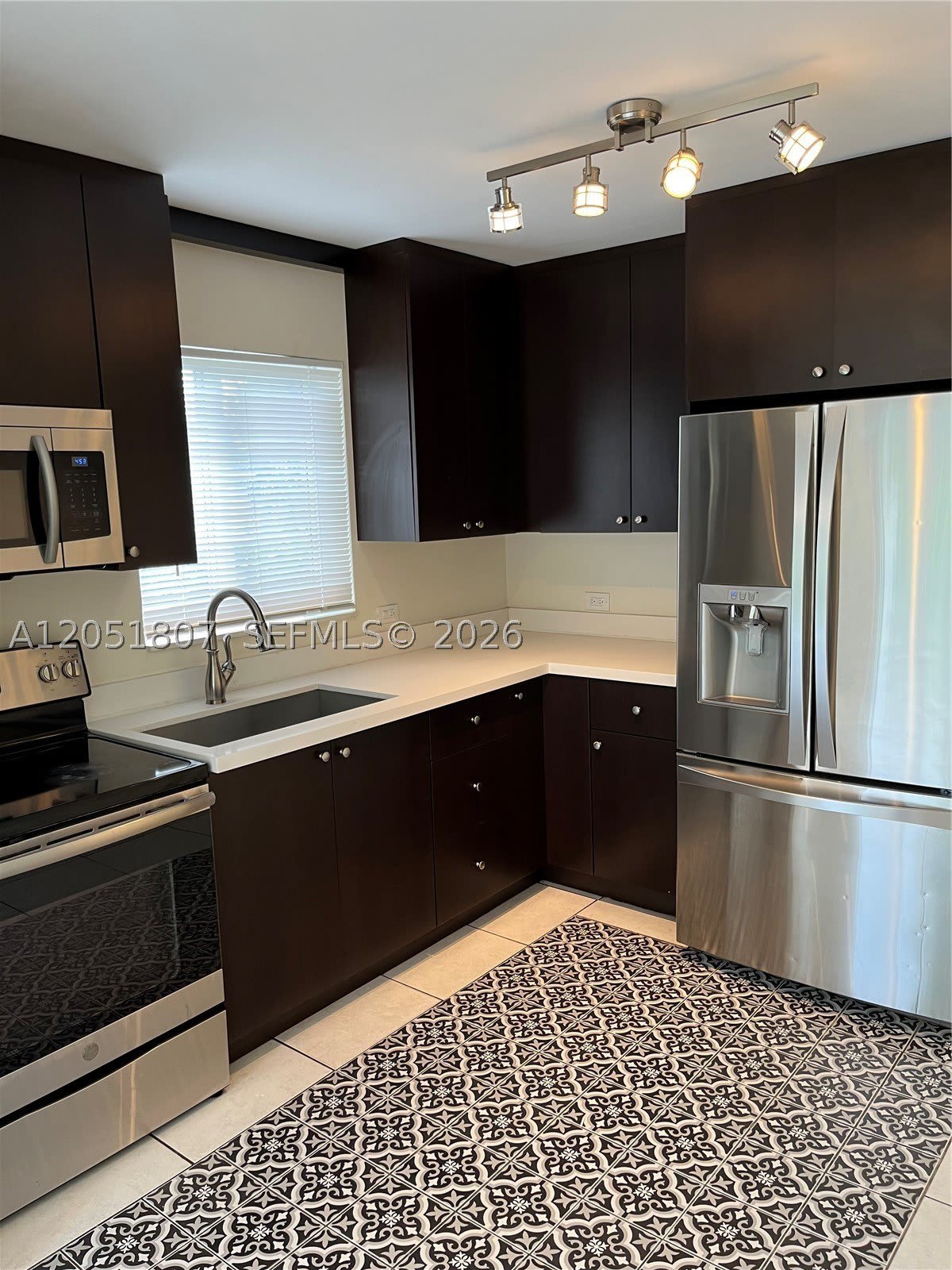 901 NW 22nd Ct – photo 3