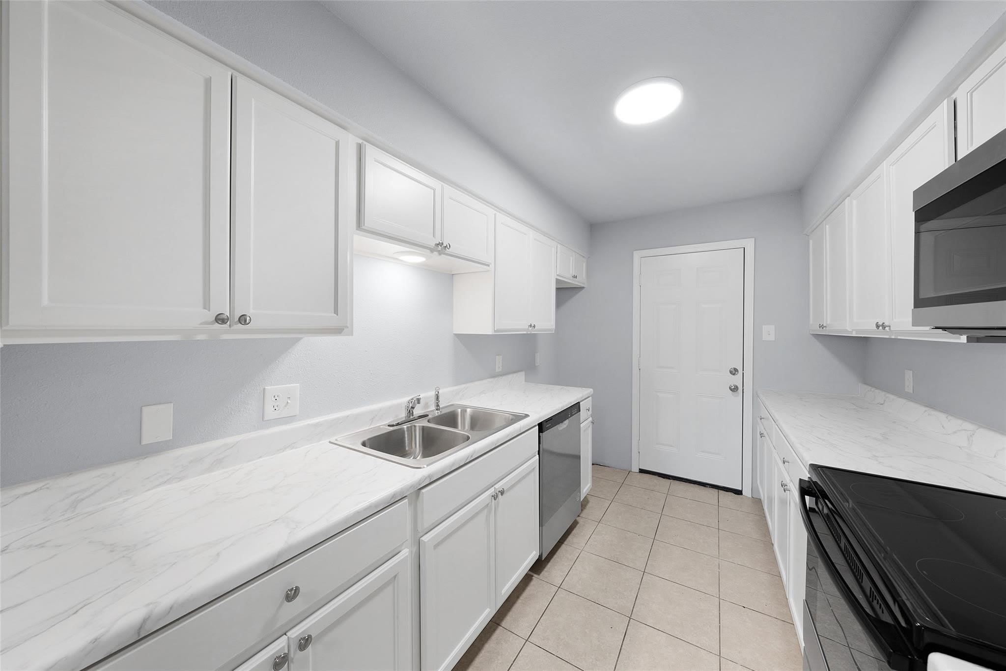 253 Locust Street S – photo 4