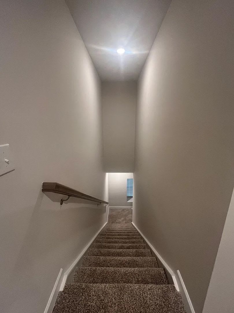 Room in 3 Bedroom Home at Memorial Pkwy – photo 2