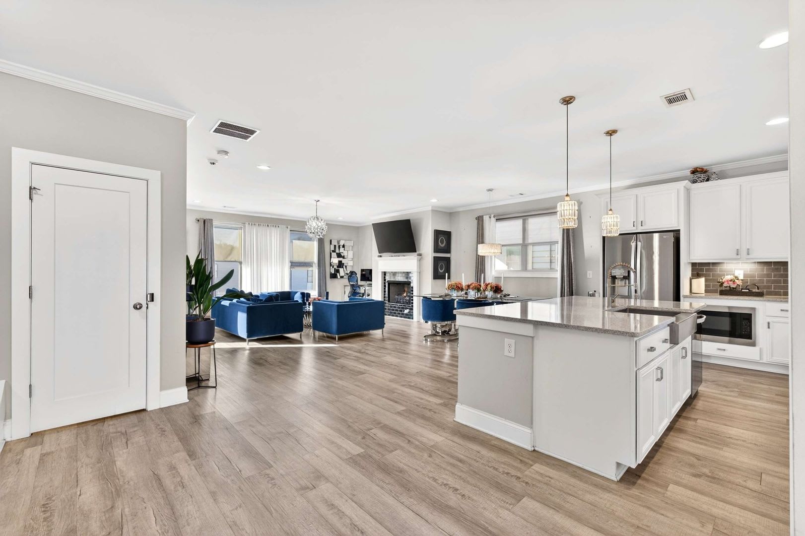 Welcome to a rental that actually feels like home – photo 4