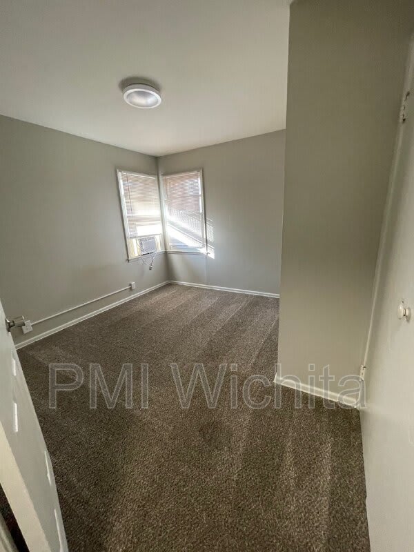 2304 S Broadview St – photo 2