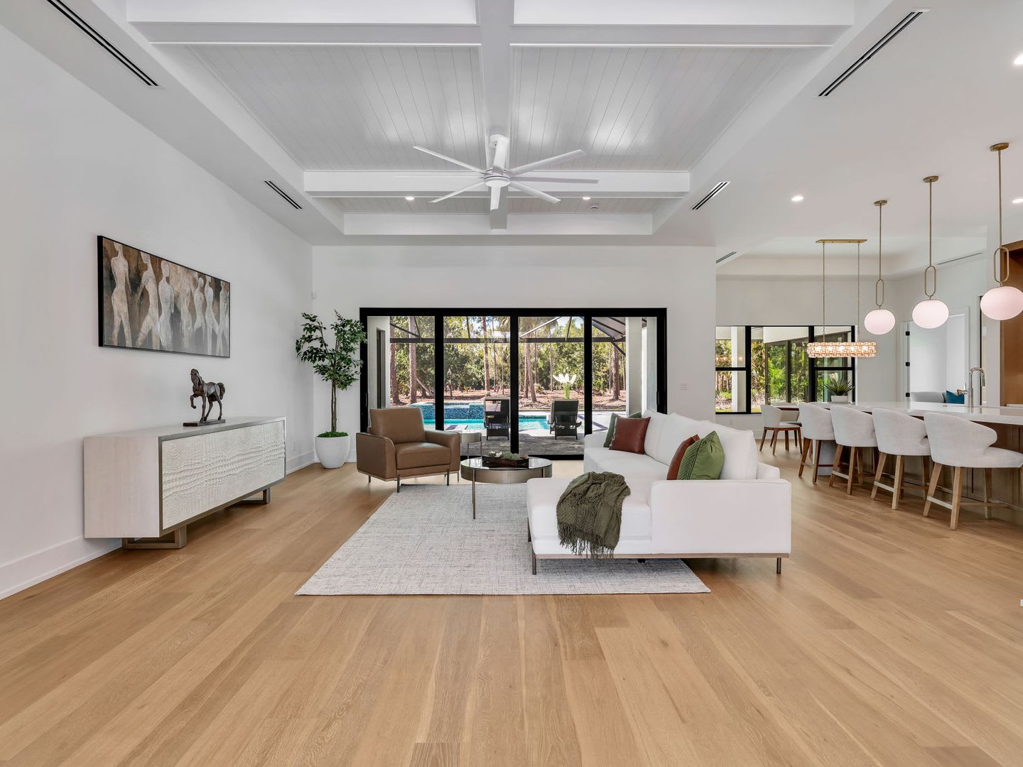 Brand-new contemporary estate on 2.27 private acres – photo 3